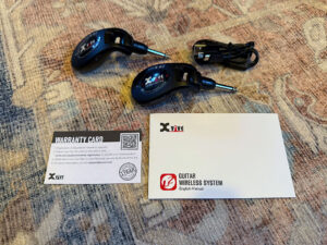 Xvive U2 Wireless Guitar System Contents